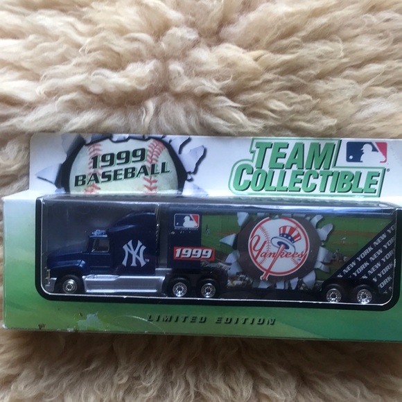 TEAM Collectible Other - 1999 Baseball Collectible- NY Yankees